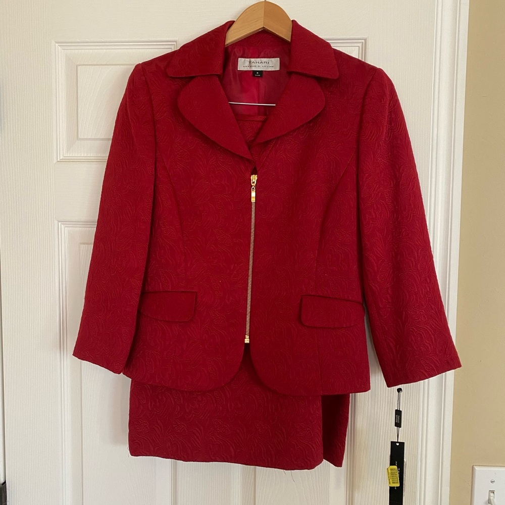 Tahari skirt suit size 8